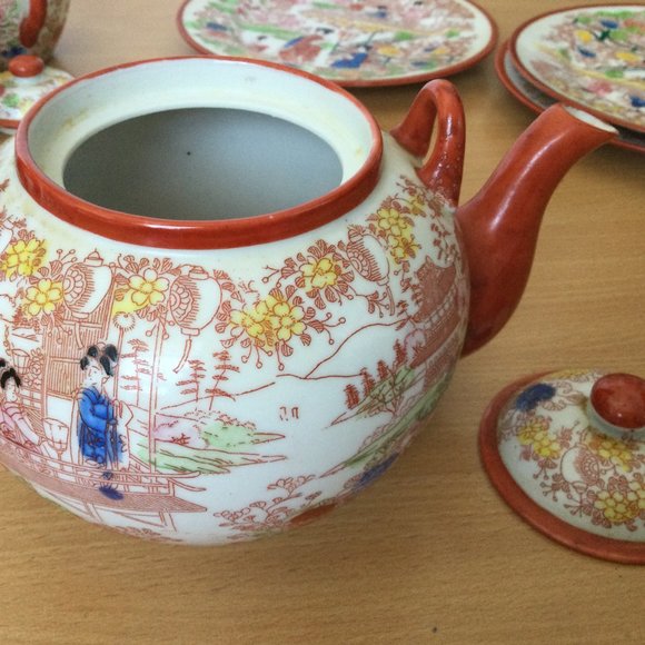 18pcs Vintage Japanese porcelain geisha teapot, creamer, bowl, cups, plates - Picture 5 of 11
